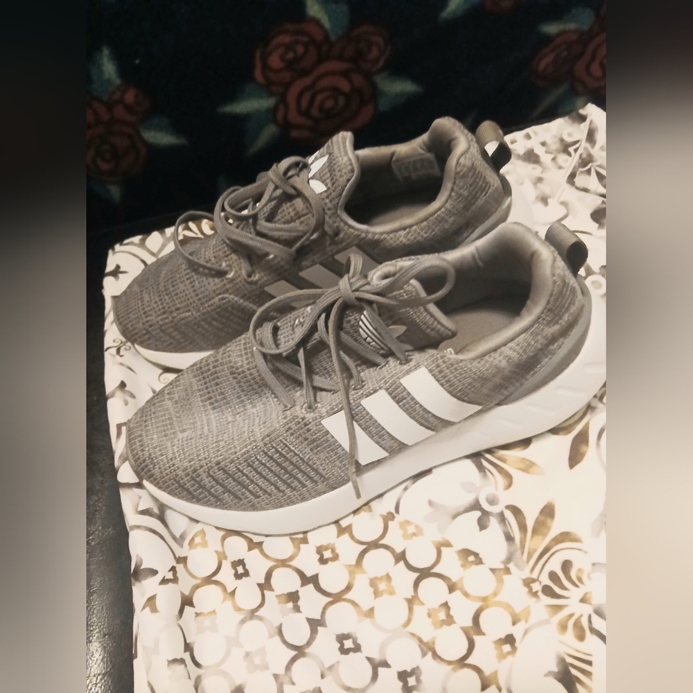 Kids Size 4 Gray Adidas Sneakers
